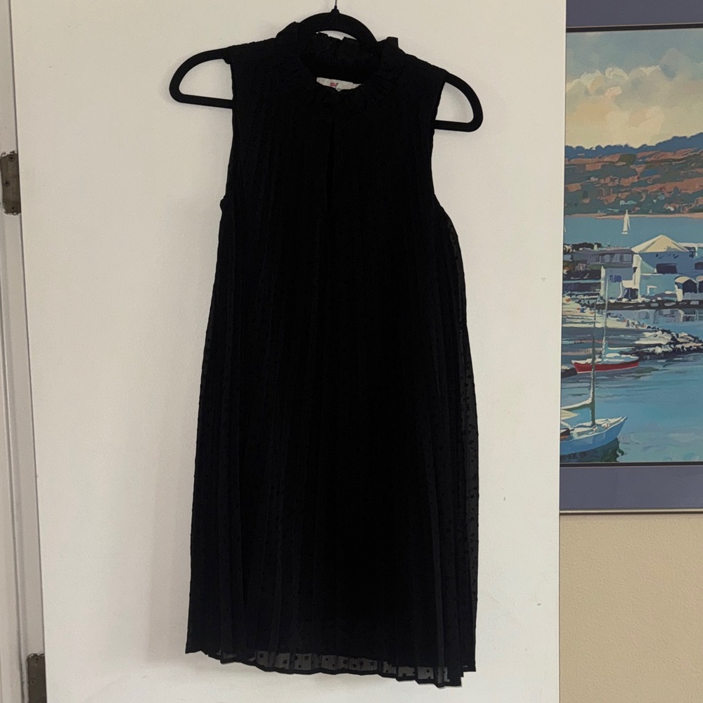 Vineyard Vines Black Sleeveless Pleated Shift Dress with Stars